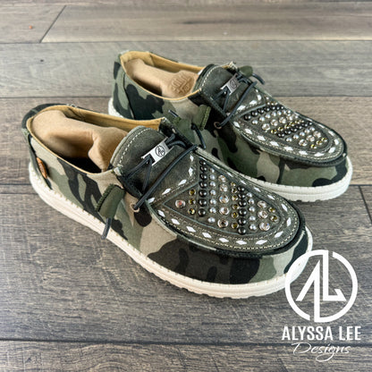 Women’s Size 8 - Army Camo with Confetti and Buckstitching